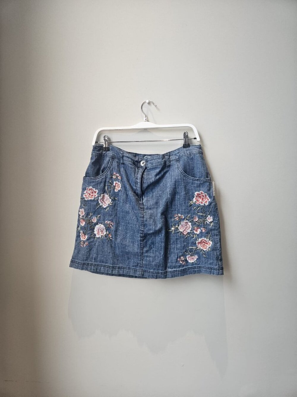 KAREN SCOTT PETITES embroidered denim skirt - Size 14P.